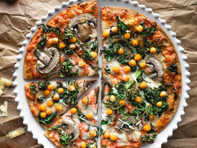 Chickpeas, Mushrooms & Rosemary Pizza Recipe | CAULIPOWER
