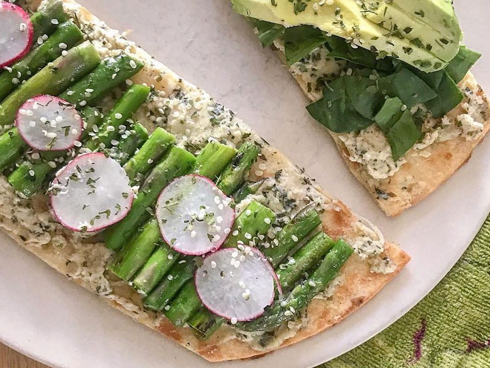 Gluten-Free Snacks | Asparagus & Cashew Cheese Flatbread