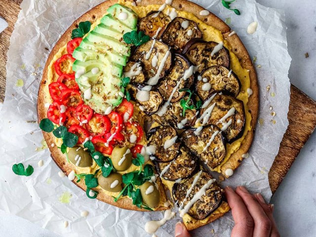 Middle Eastern Cauliflower Pizza Recipe | Tahini Treat-zza |…