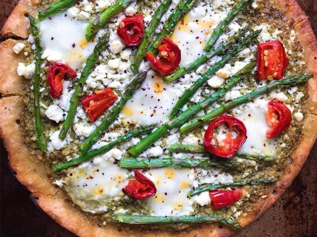 Roasted Asparagus &amp; Chili Pizza Recipe | CAULIPOWER