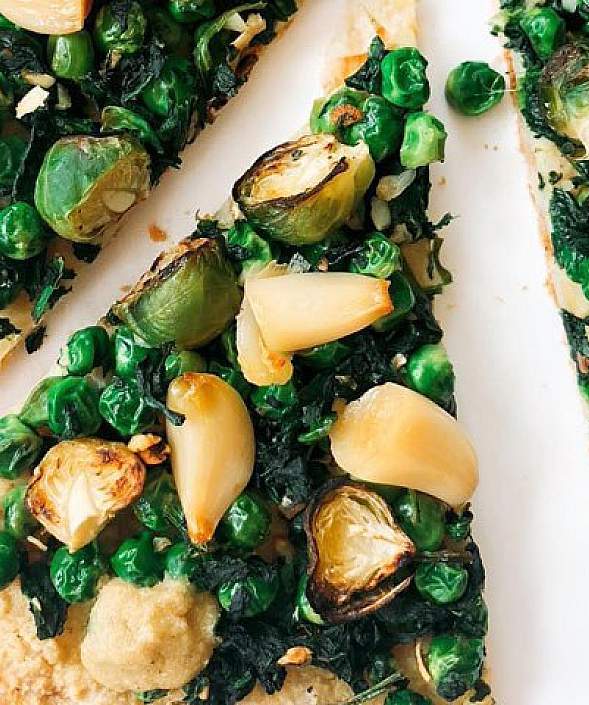 Green Pizza with Roasted Garlic