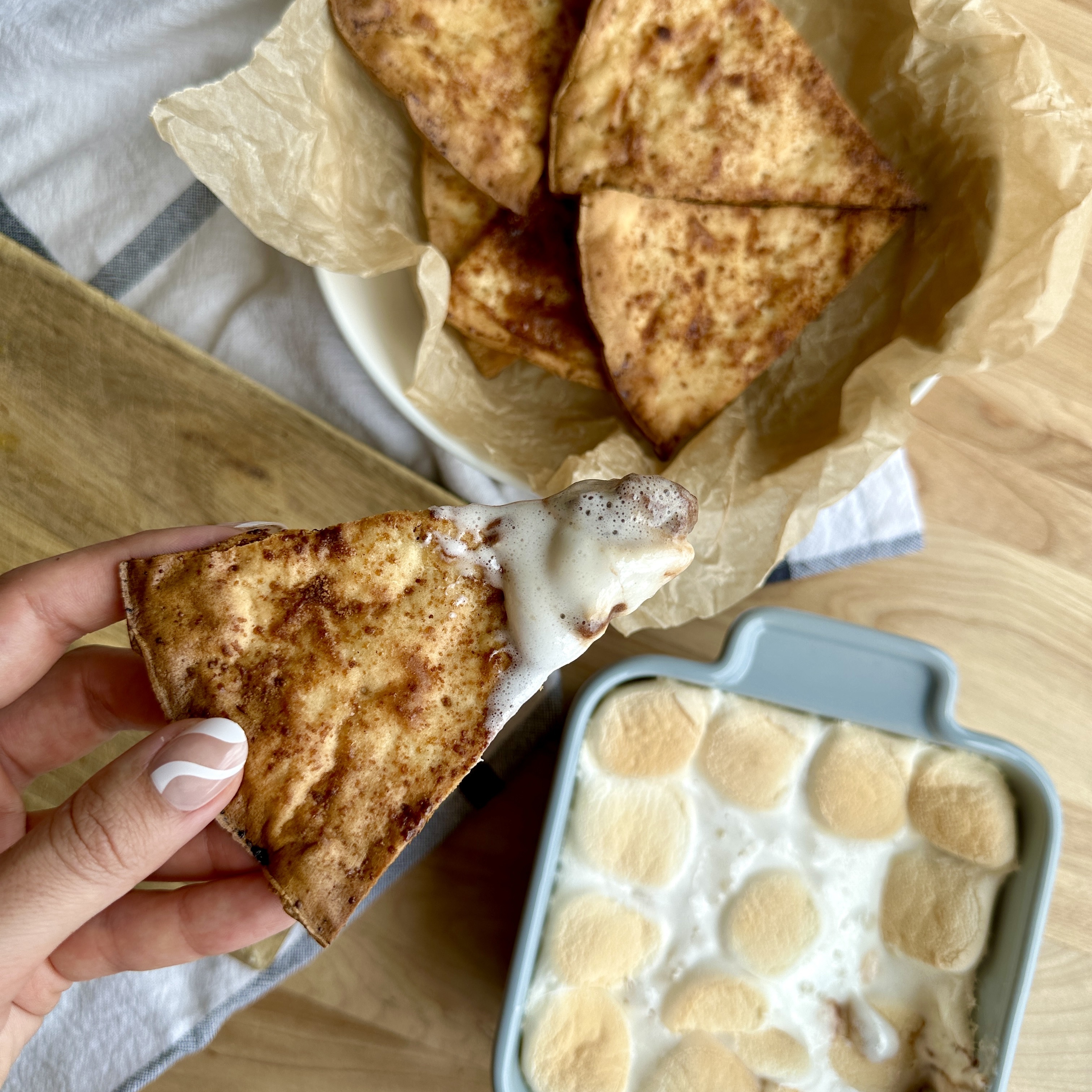 S'mores Dip & Cinnamon Crust Dippers