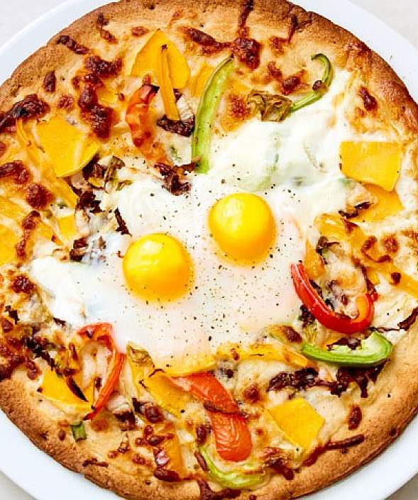 Two Turtle Oeufs Pizza