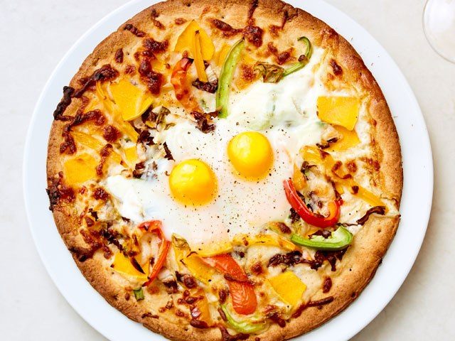 Two Turtle Oeufs Pizza